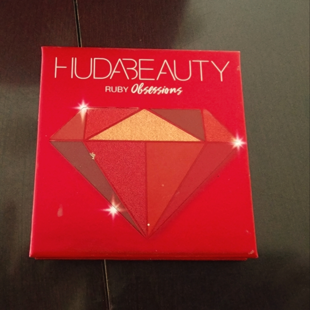 Huda Beauty Eyeshadow Palette
